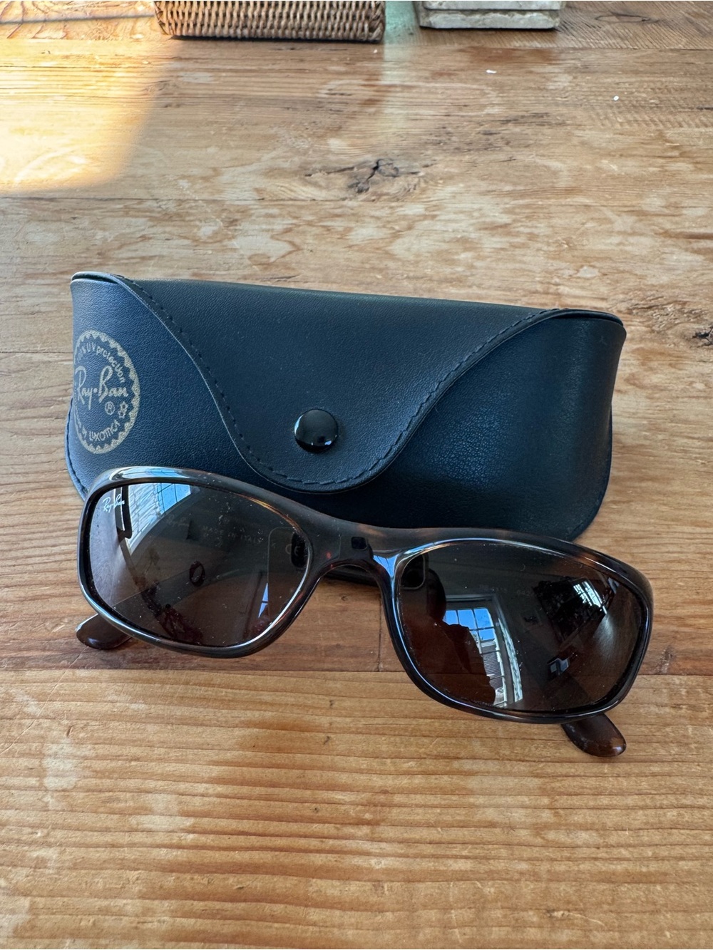 Ray-Ban Brown Tortoiseshell Sunglasses with Black Case